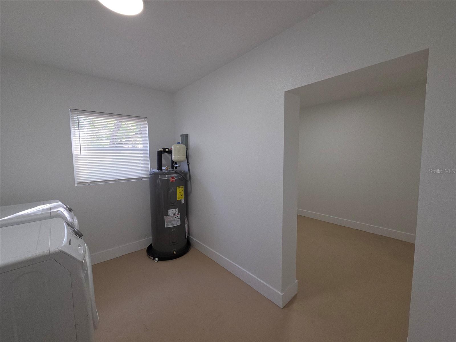2327 Everett St Property Photo 29