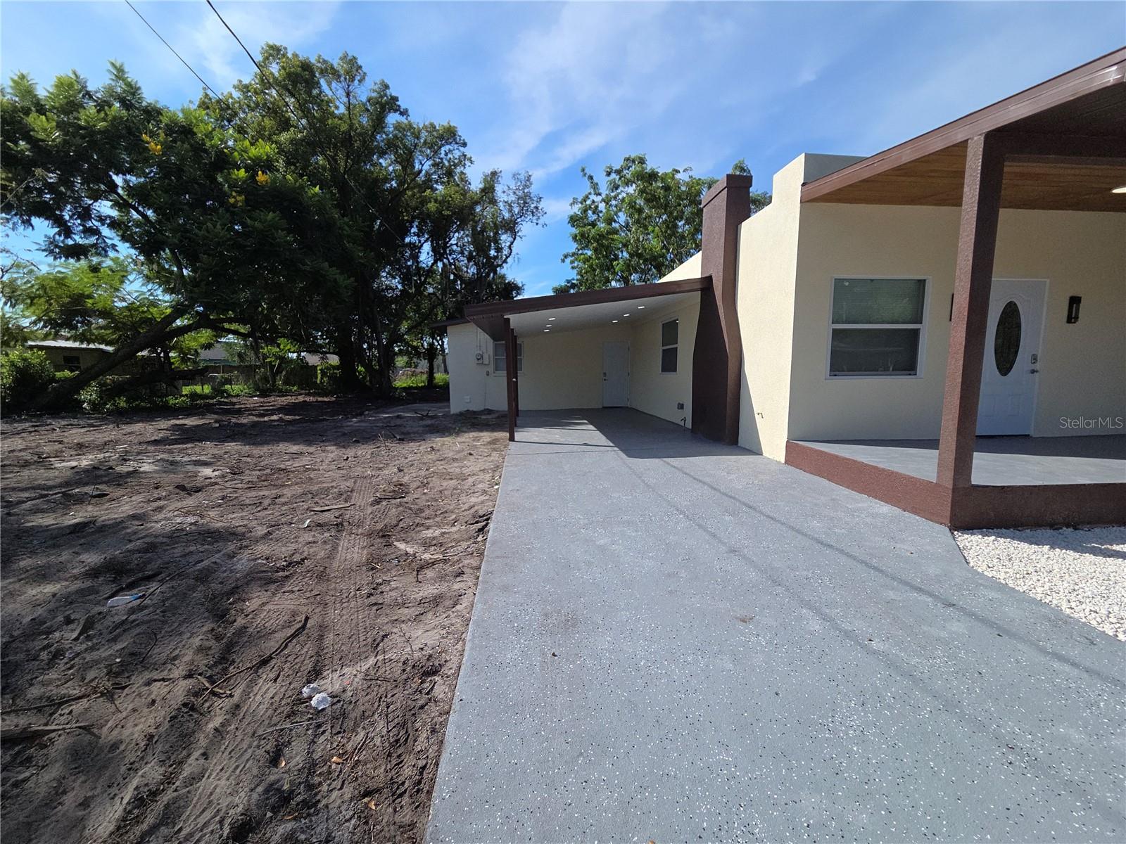 2327 Everett St Property Photo 40