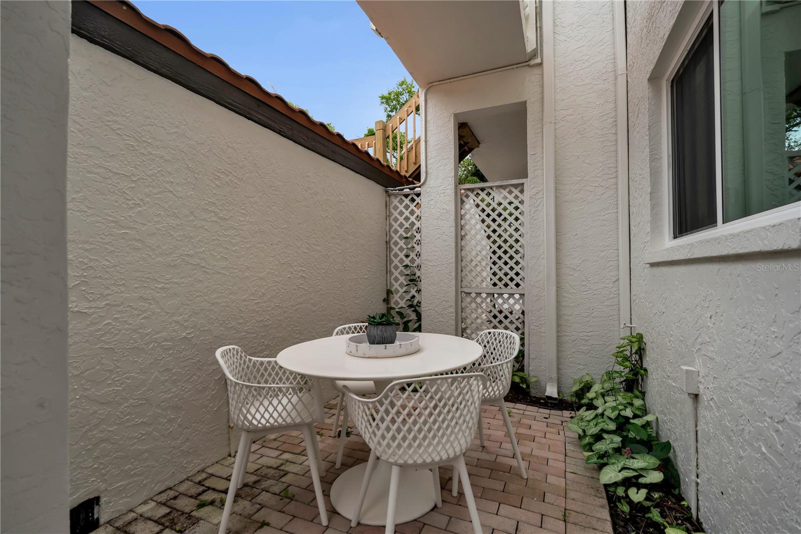 862 Hudson Ave #862 Property Photo 6