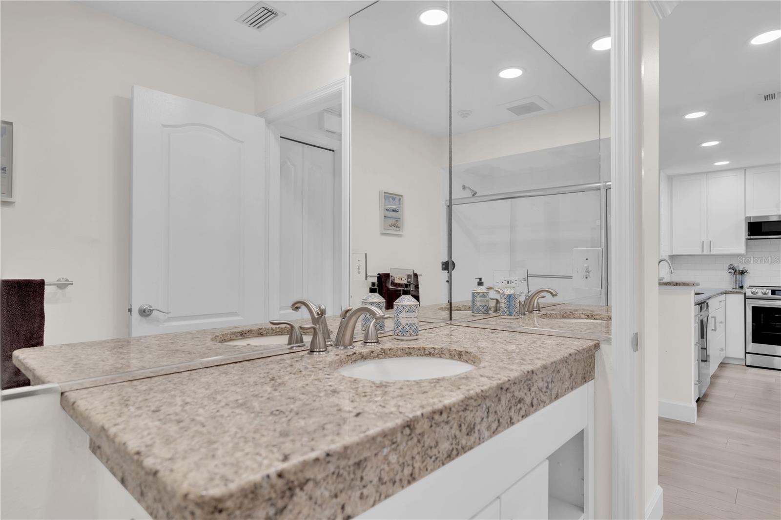 862 Hudson Ave #862 Property Photo 14