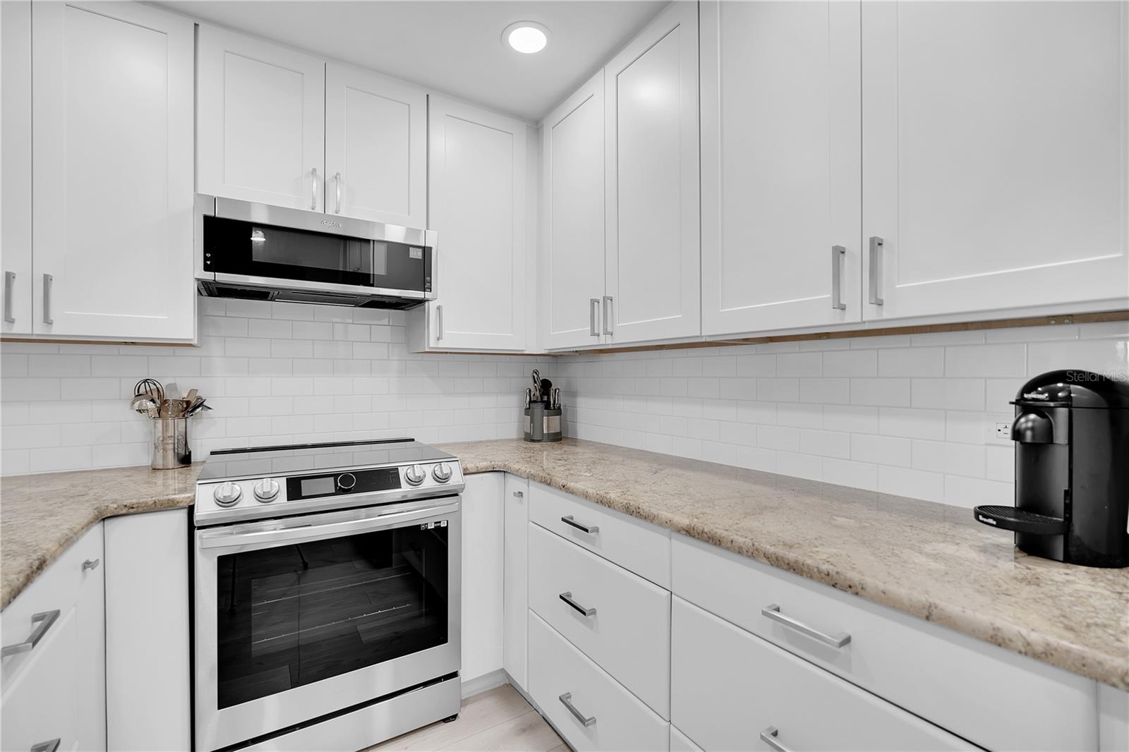 862 Hudson Ave #862 Property Photo 17