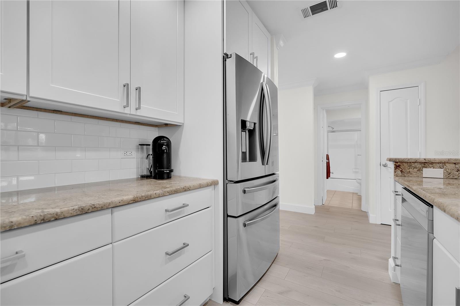 862 Hudson Ave #862 Property Photo 18