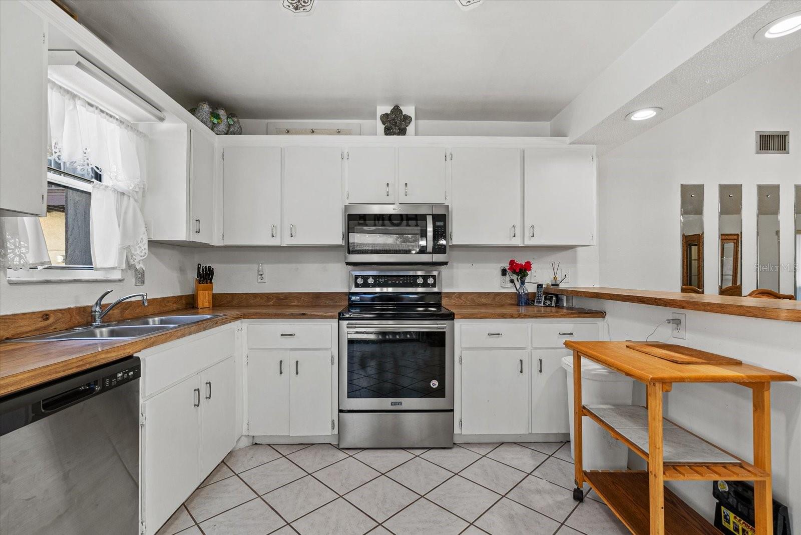 5400 34th St W #a12 Property Photo 9