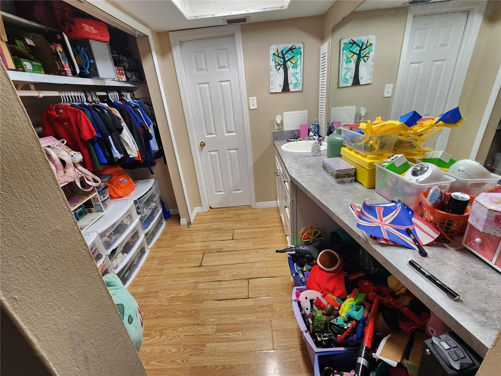 22094 Kimble Ave Property Photo 12