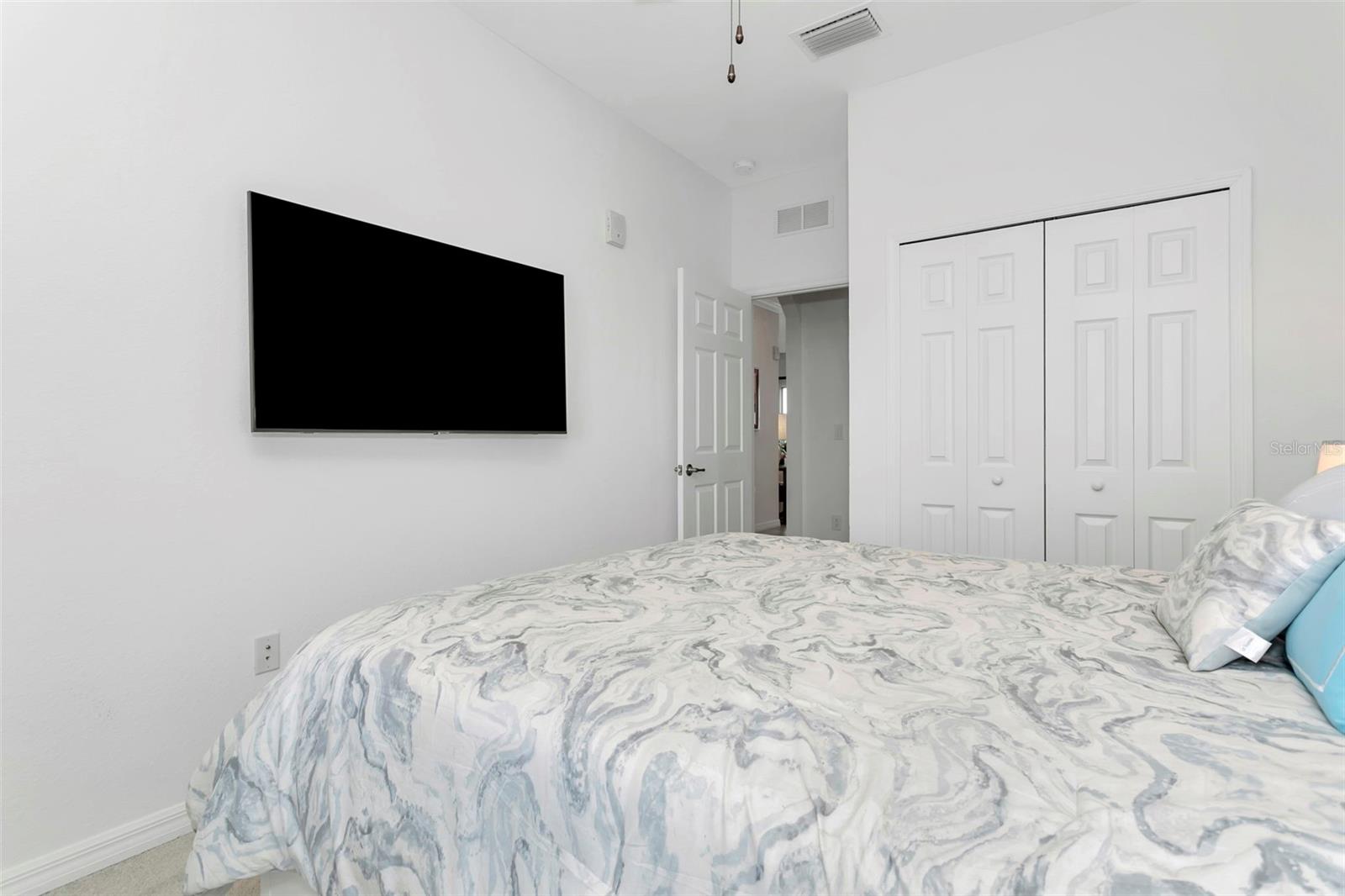 18028 Gawthrop Dr #402 Property Photo 14