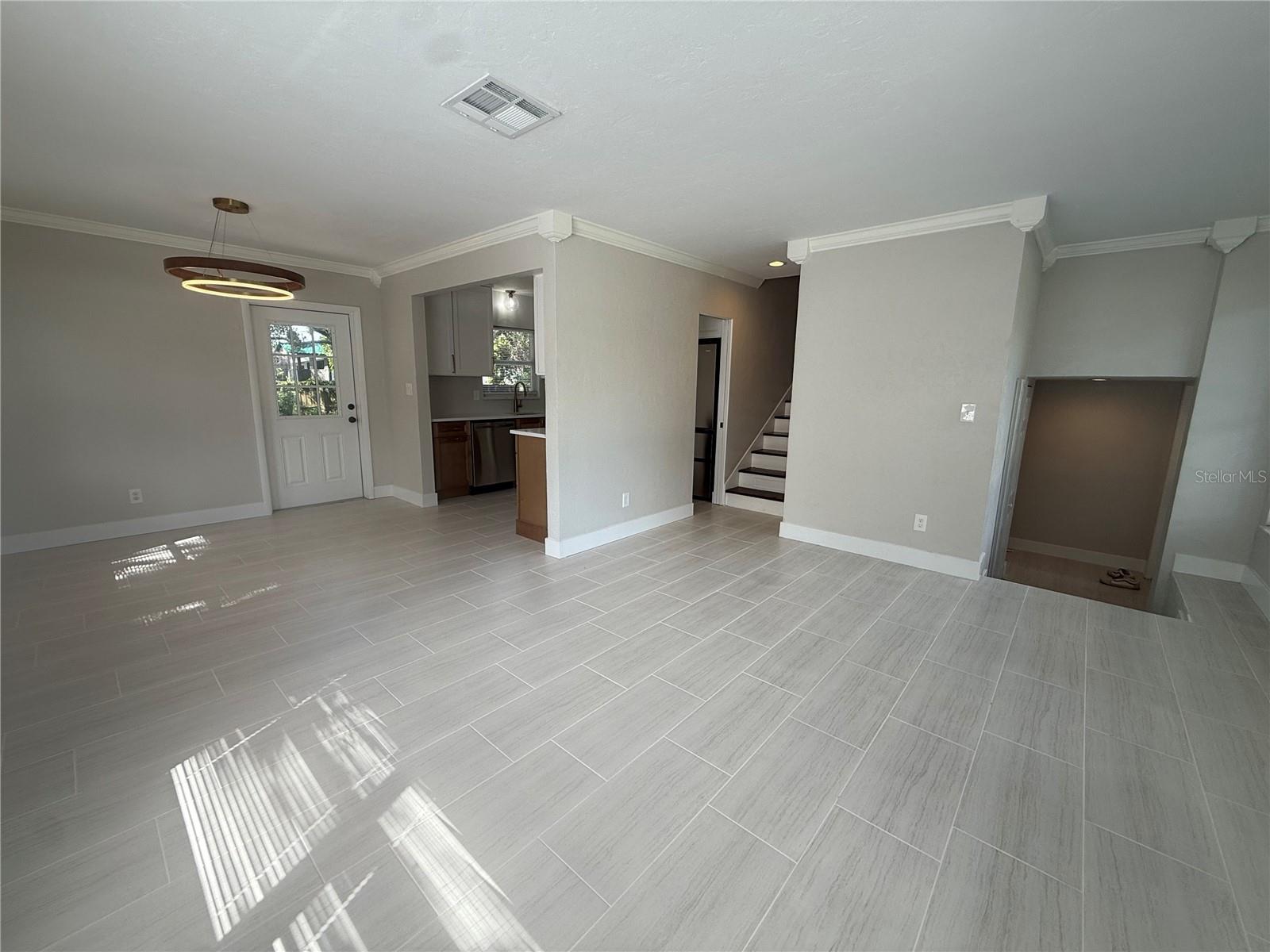 3135 Alta Vista St Property Photo 6