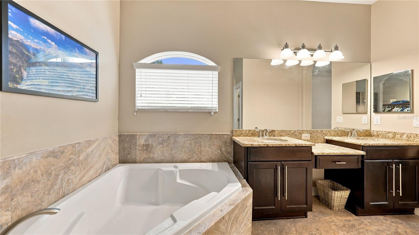 11403 Gramercy Park Ave Property Photo 23