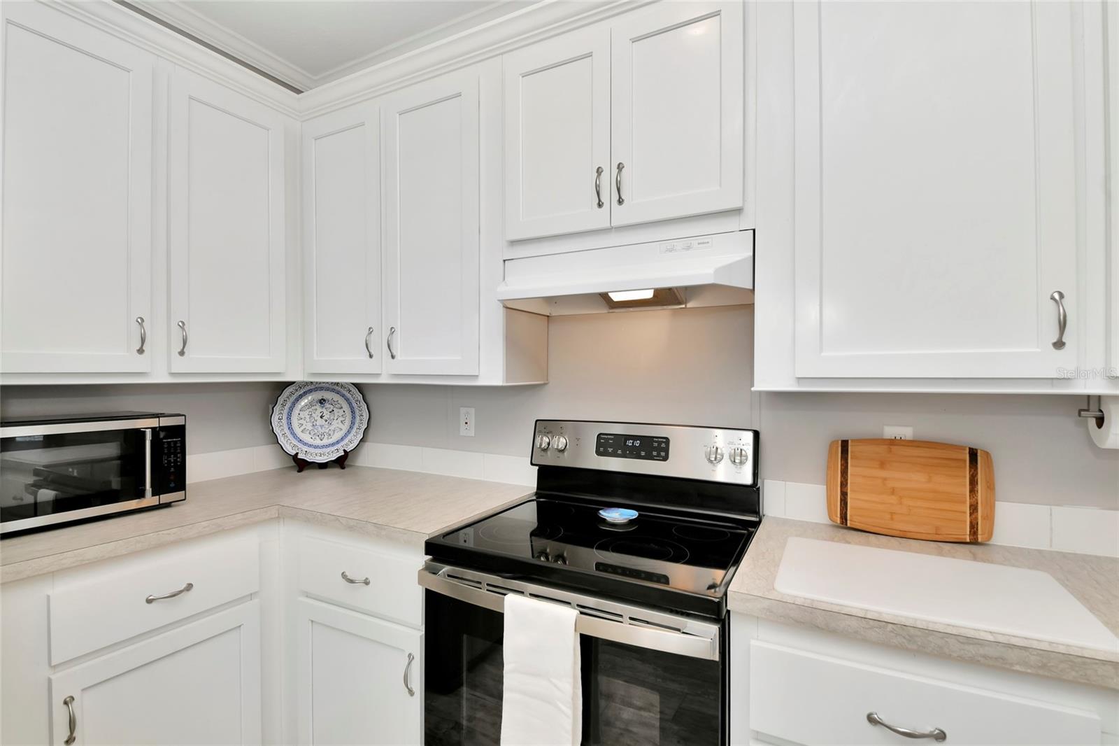 6843 Hikina Dr Property Photo 12