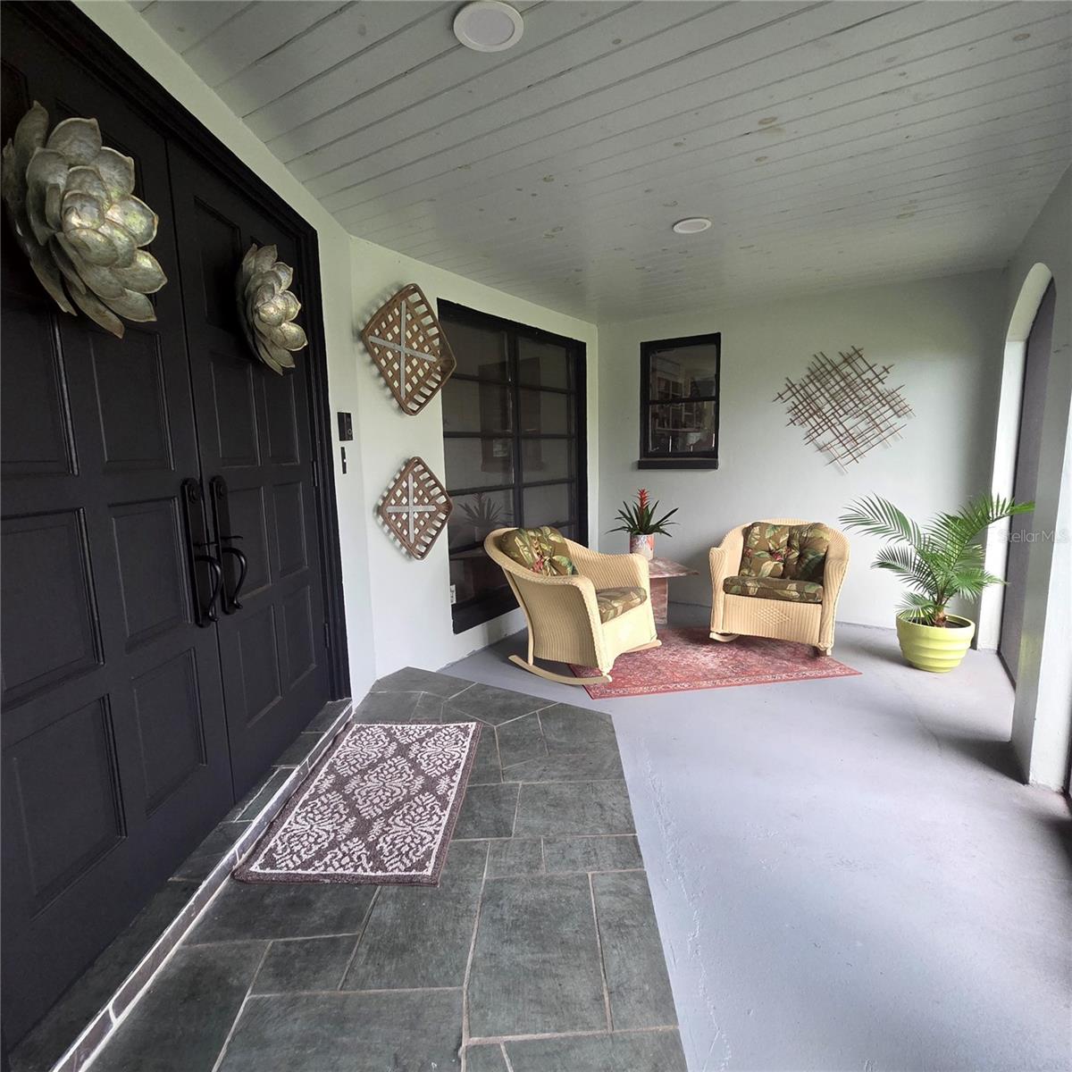 1801 Mid Ocean Cir Property Photo 4
