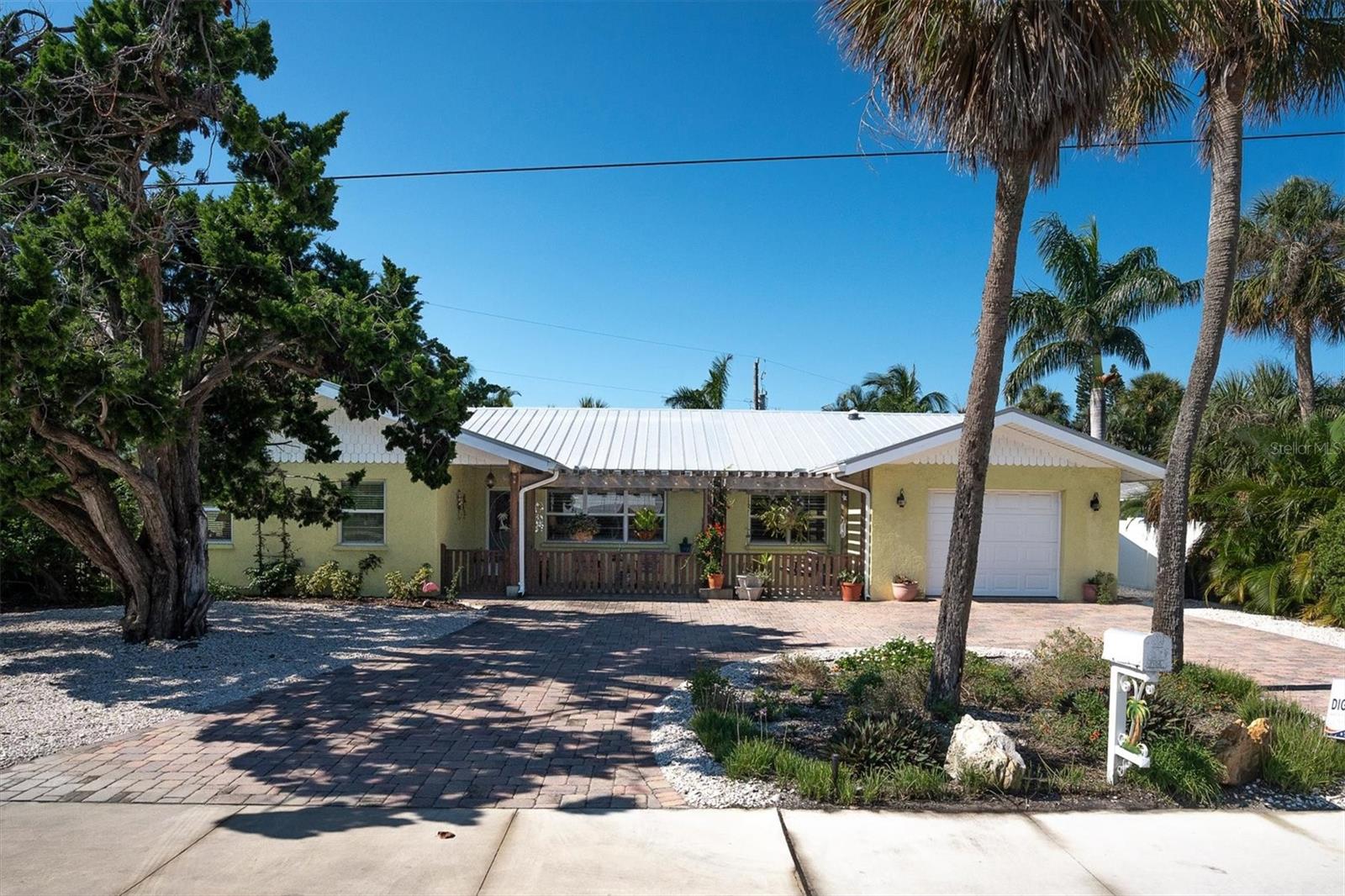 7106 PALM DR Property Photo 1