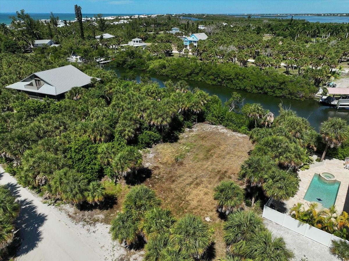 61 Palm Dr Property Photo 4