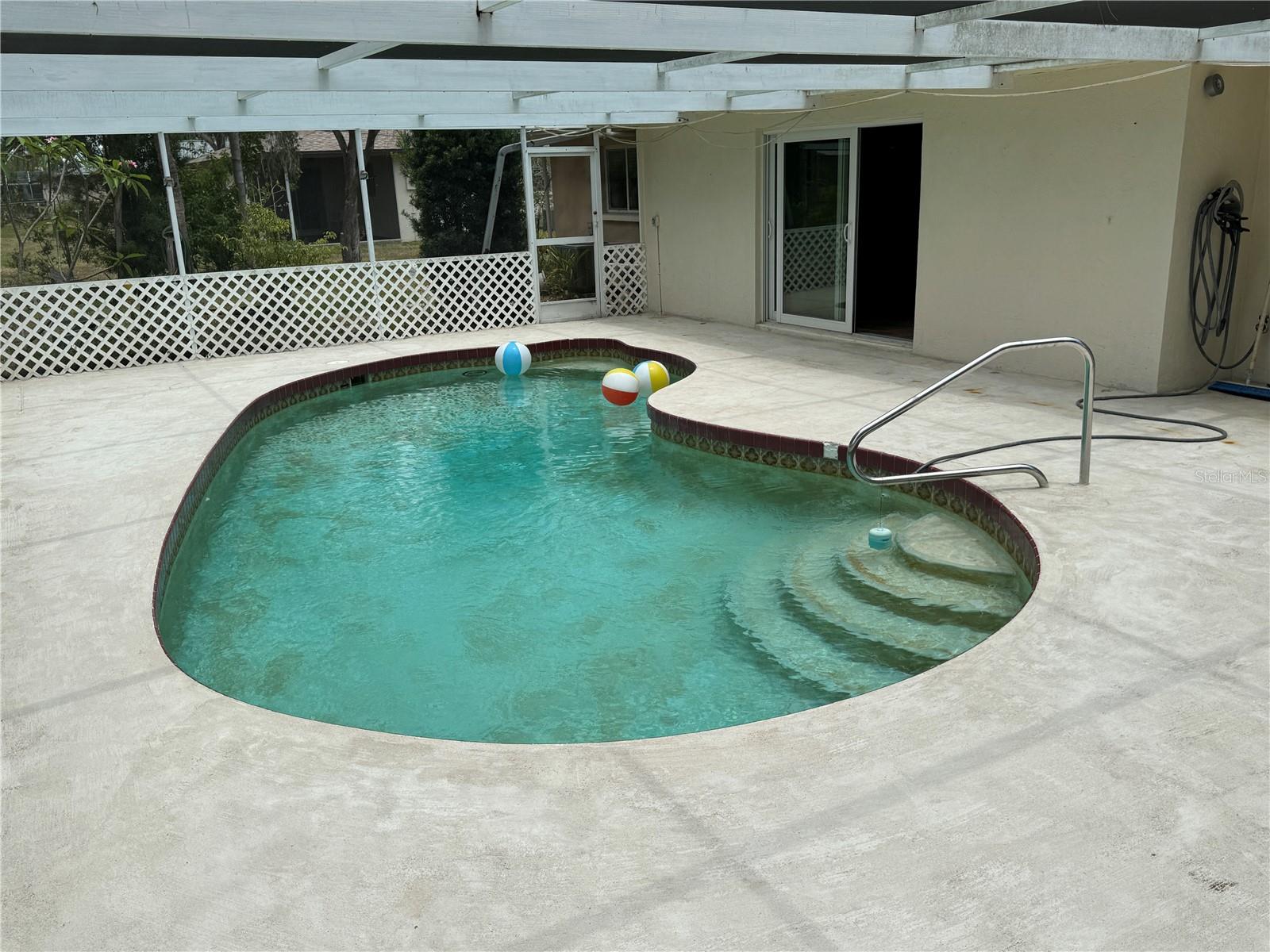 147 Hourglass Dr Property Photo 2
