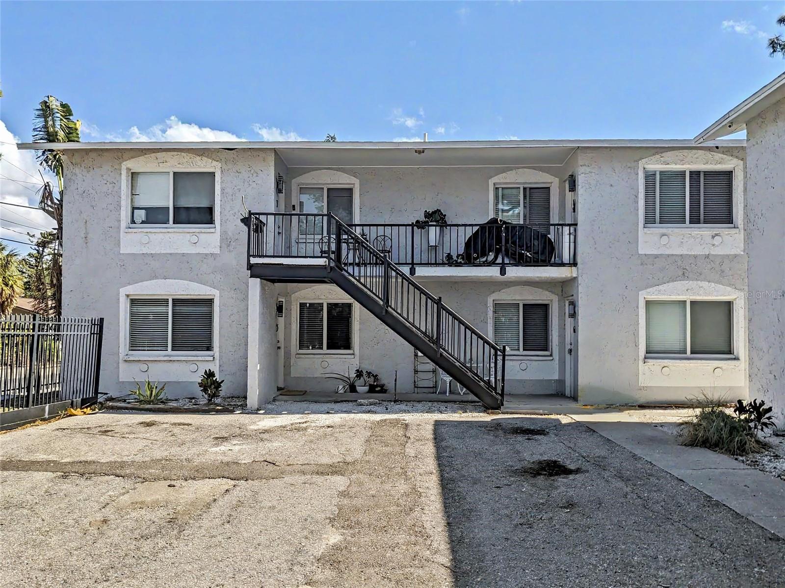 1090 Cocoanut Ave #5 Property Photo 2