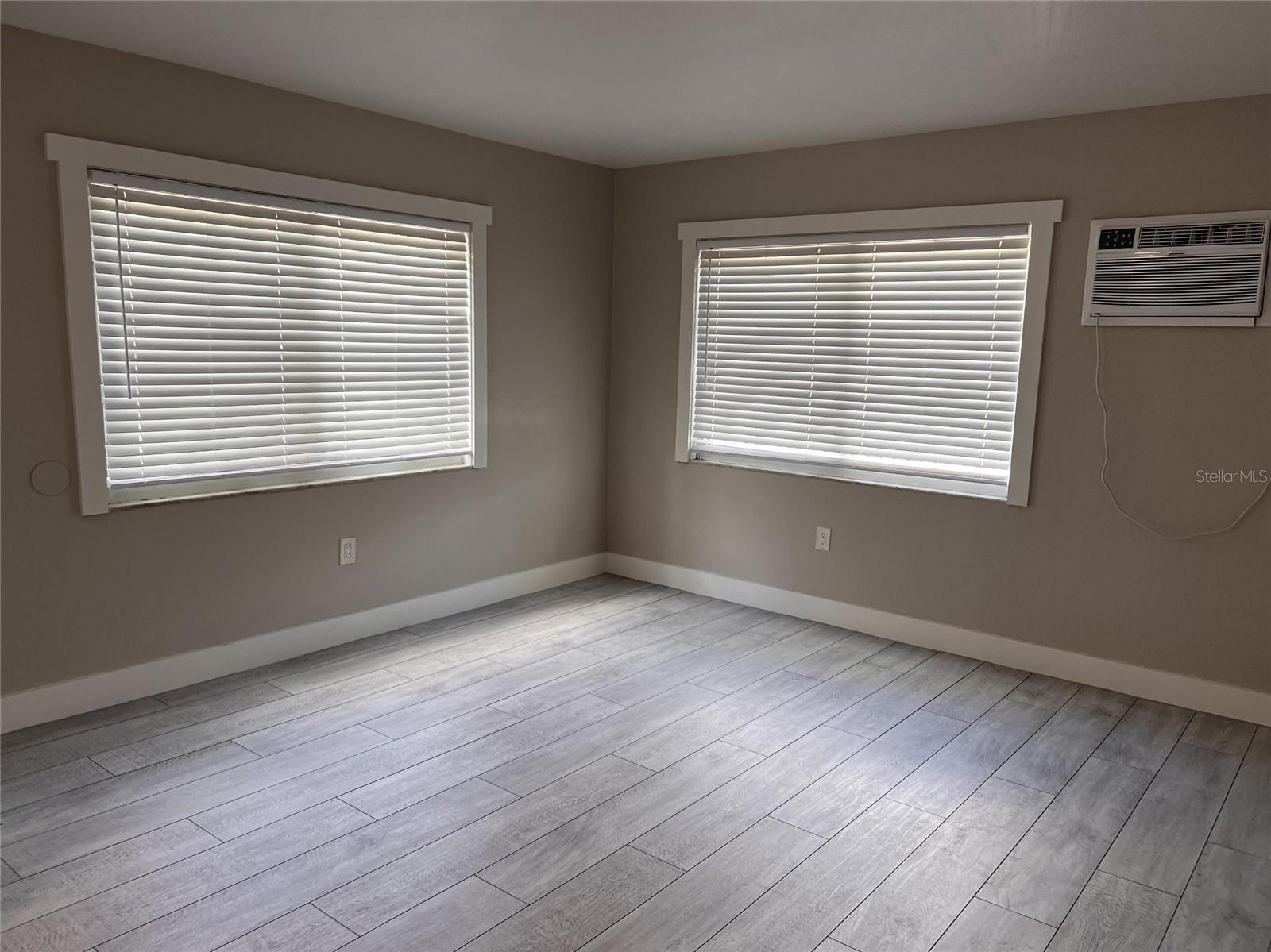 1090 Cocoanut Ave #5 Property Photo 3