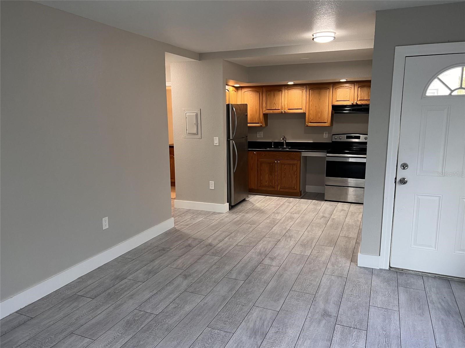 1090 Cocoanut Ave #5 Property Photo 5