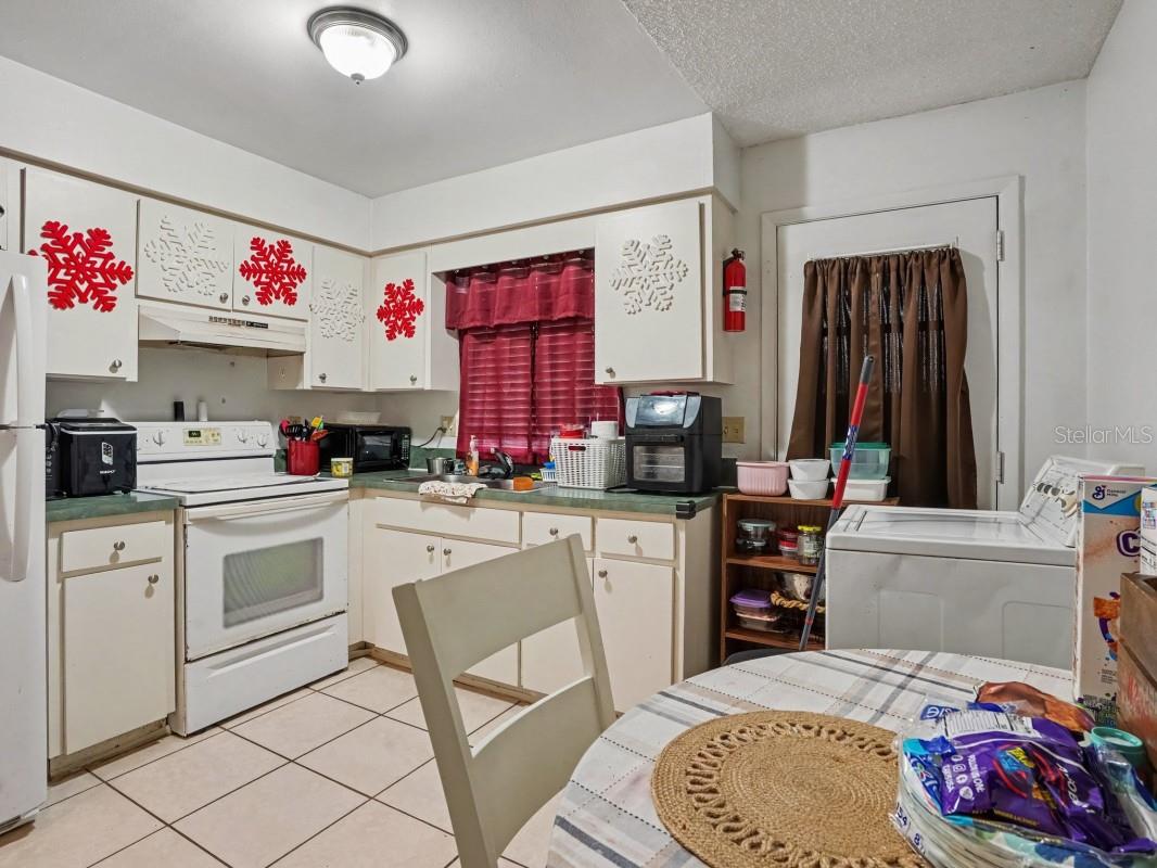 5661 Struthers Ct Property Photo 8