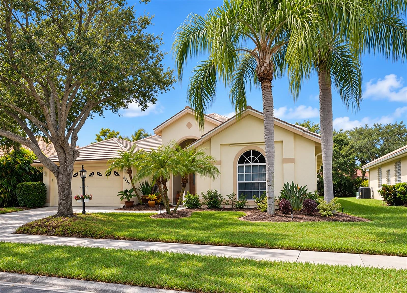 6256 Donnington Ct Property Photo 1