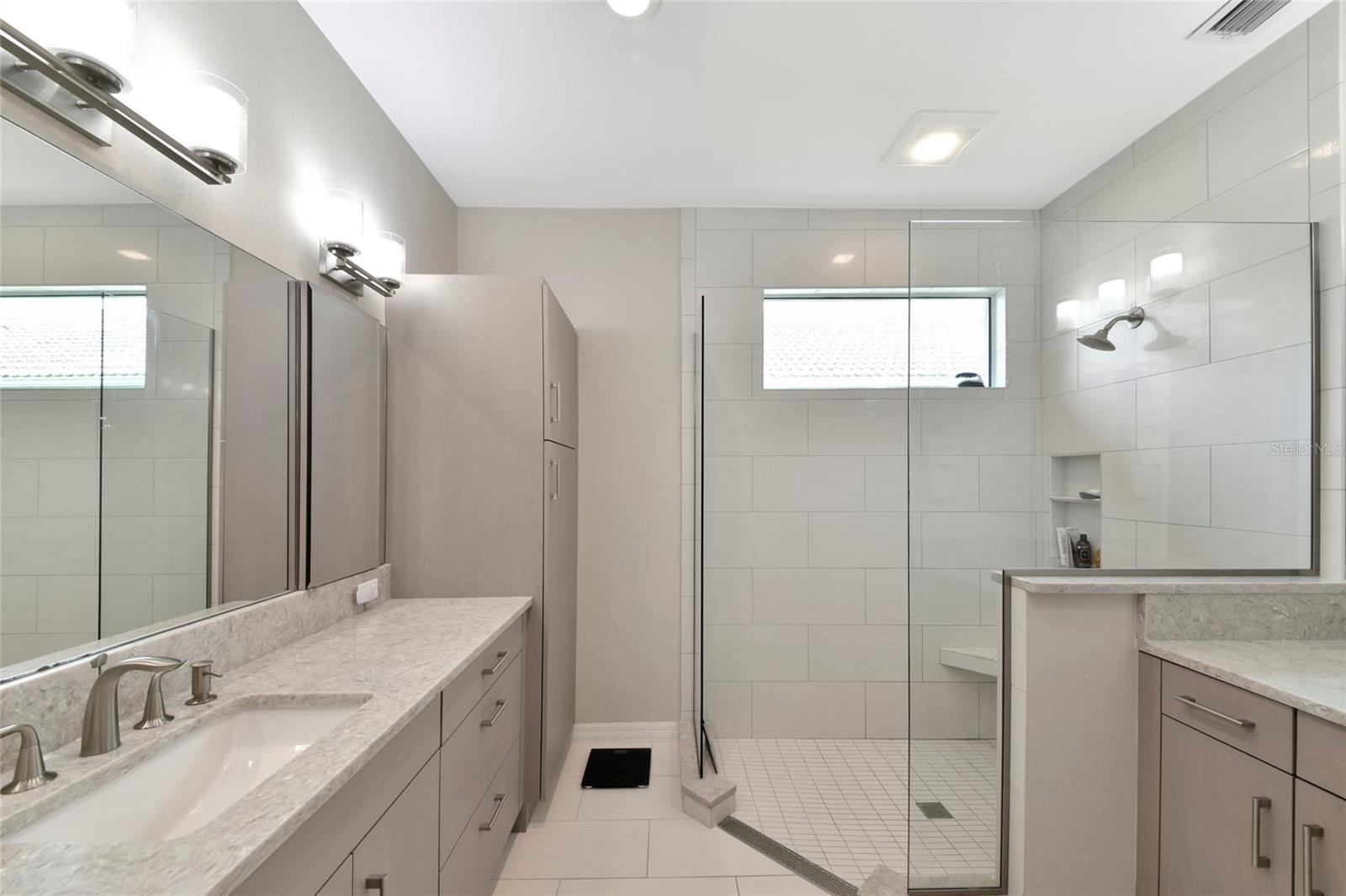 6256 Donnington Ct Property Photo 13