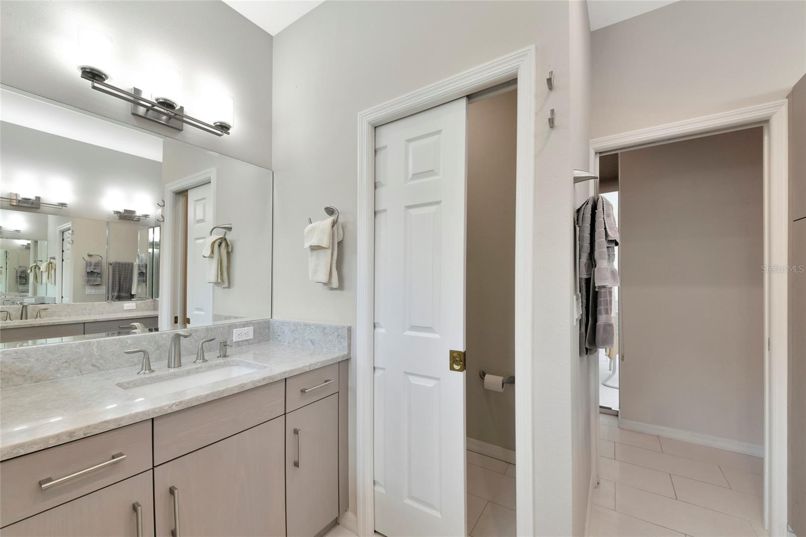 6256 Donnington Ct Property Photo 14