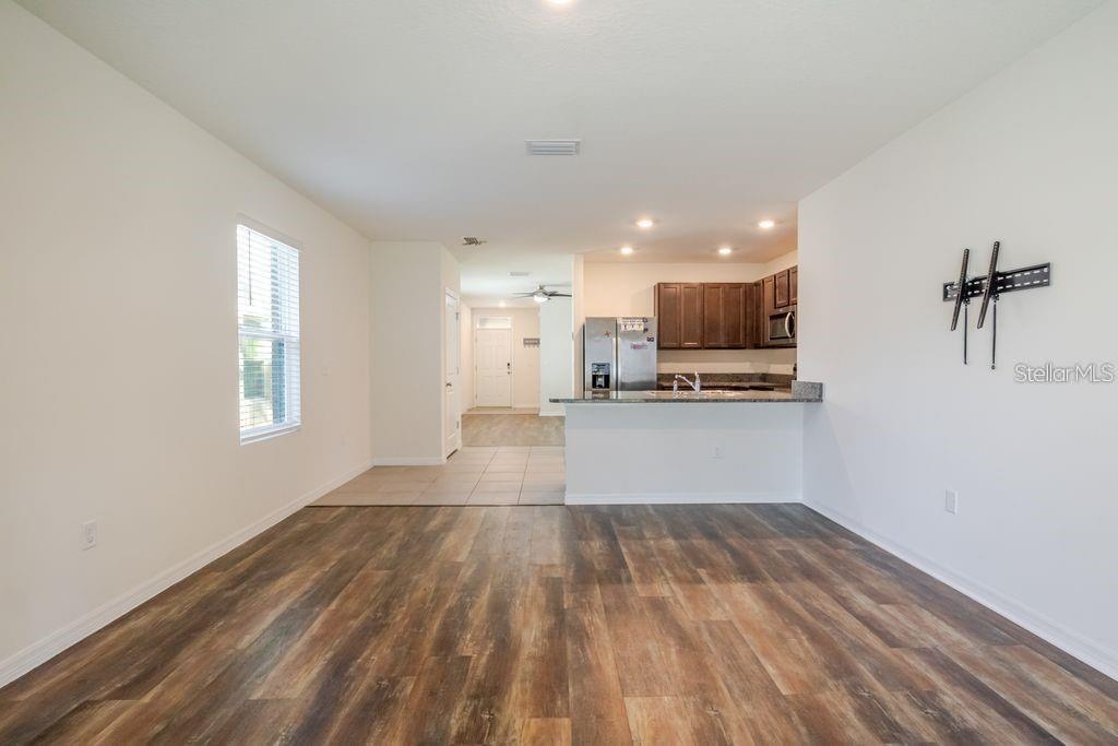 10945 Trailing Vine Dr Property Photo 3