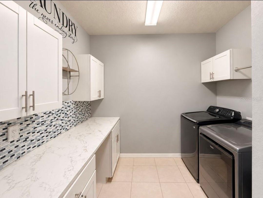 6566 Kenava Loop Property Photo 4