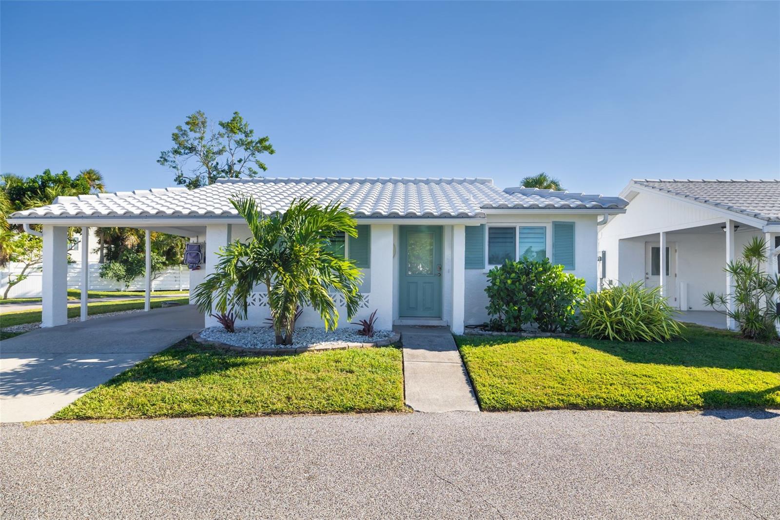 546 Spanish Dr S Property Photo 4