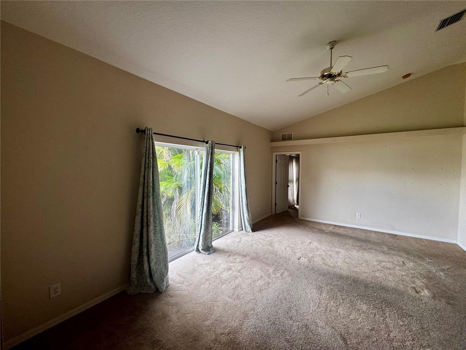 5912 33rd Dr E Property Photo 3