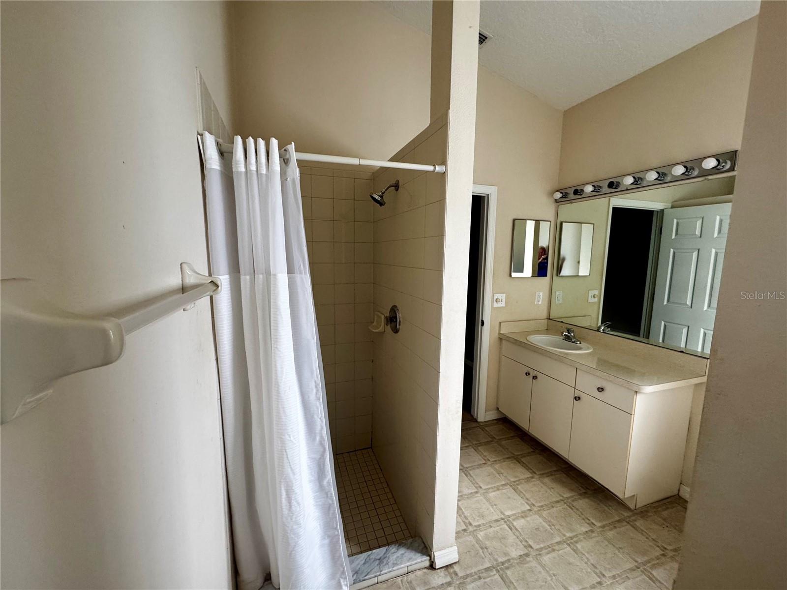 5912 33rd Dr E Property Photo 16