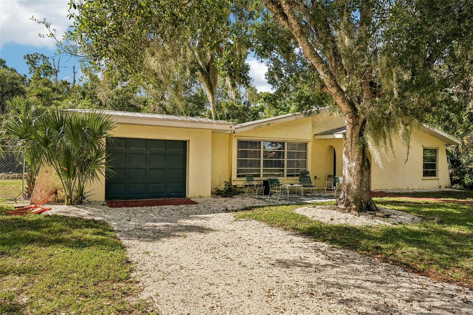 22215 Oneida Ave Property Photo 2