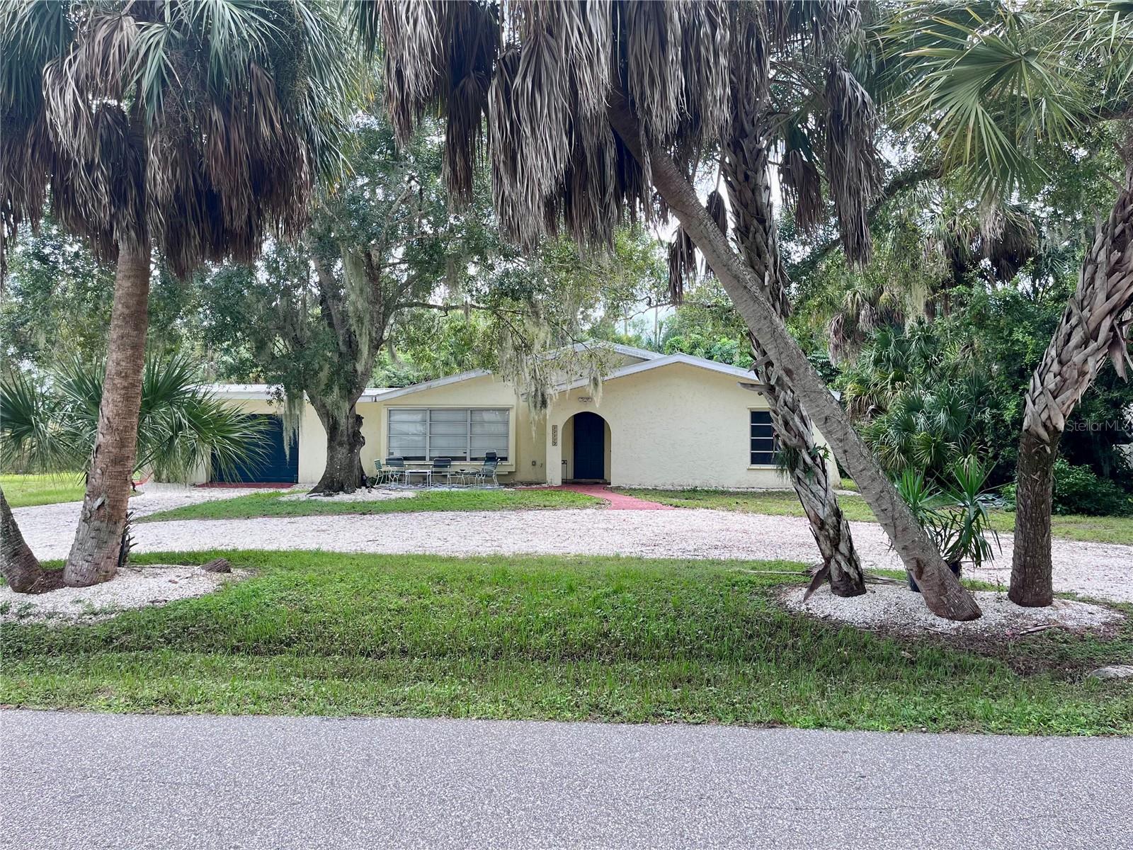 22215 Oneida Ave Property Photo 3