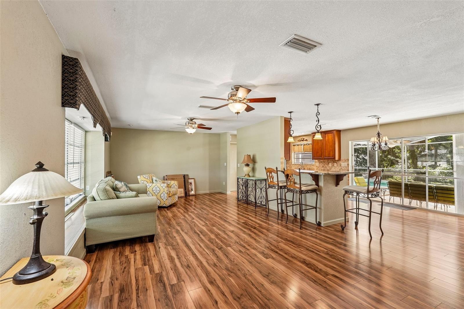 22215 Oneida Ave Property Photo 10