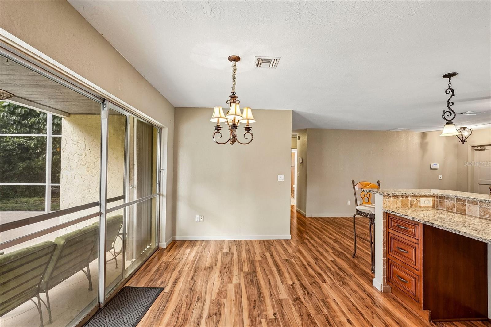 22215 Oneida Ave Property Photo 12