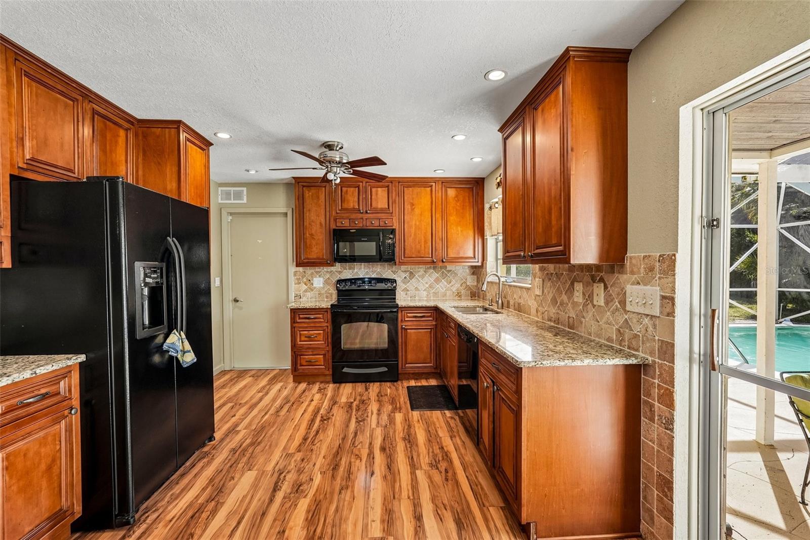 22215 Oneida Ave Property Photo 14