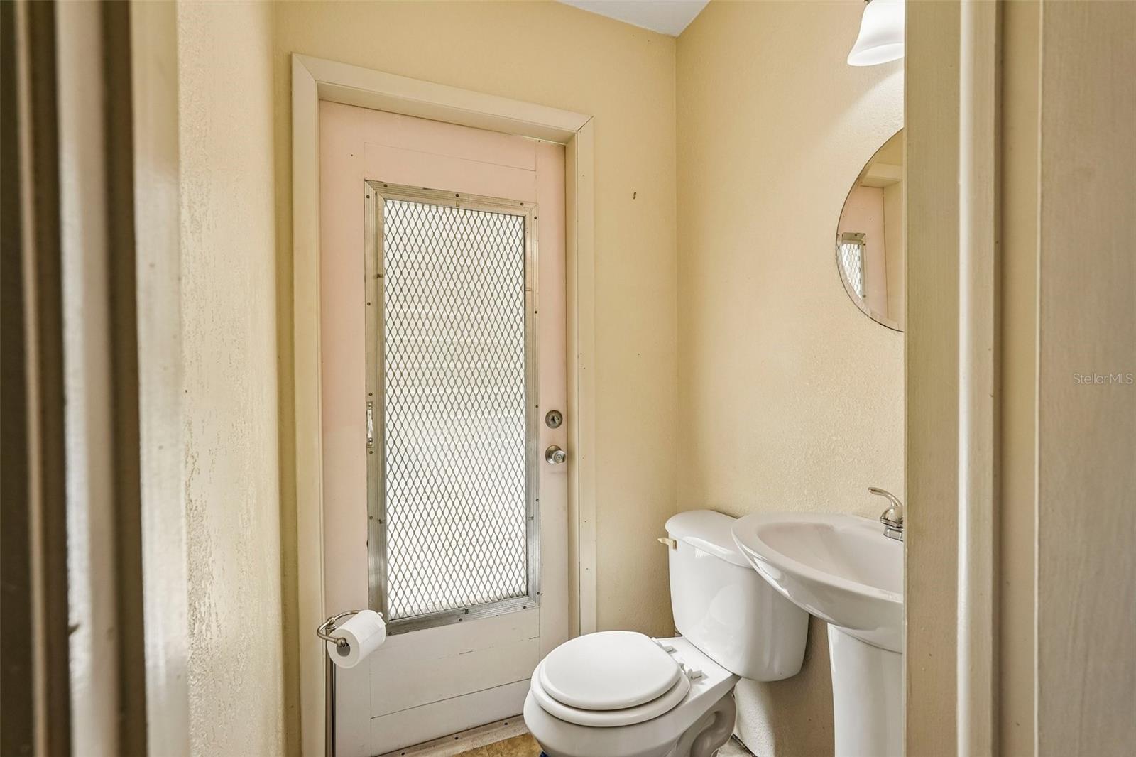 22215 Oneida Ave Property Photo 26