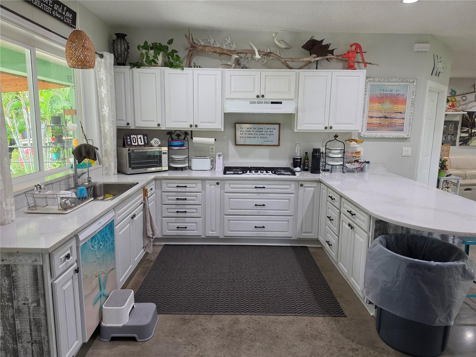 390 Henderson Ave Property Photo 12