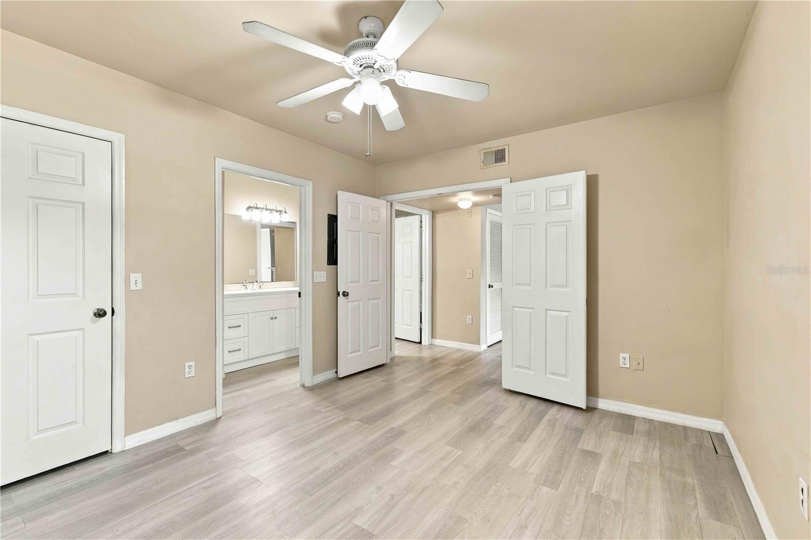 1015 Villagio Cir #102 Property Photo 15
