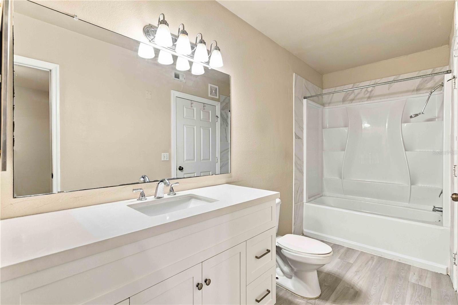 1015 Villagio Cir #102 Property Photo 16
