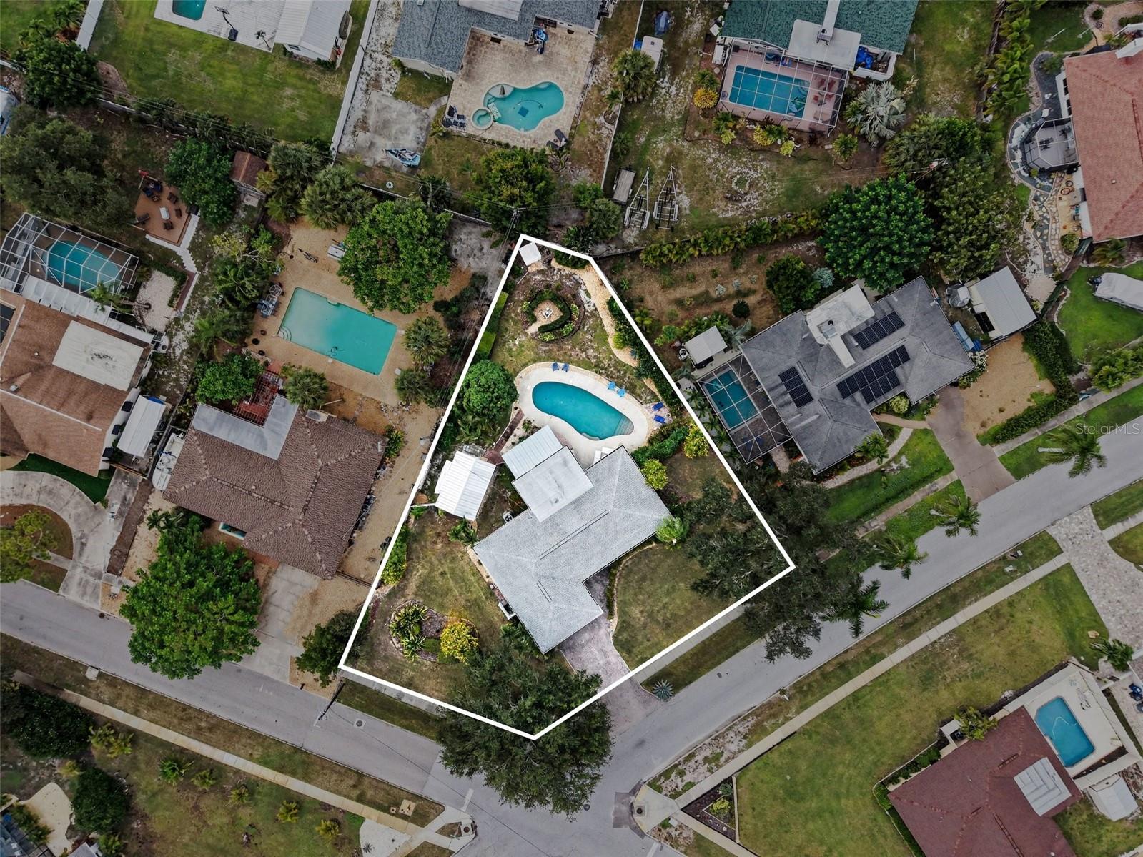 1110 De Narvaez Ave Property Photo 3