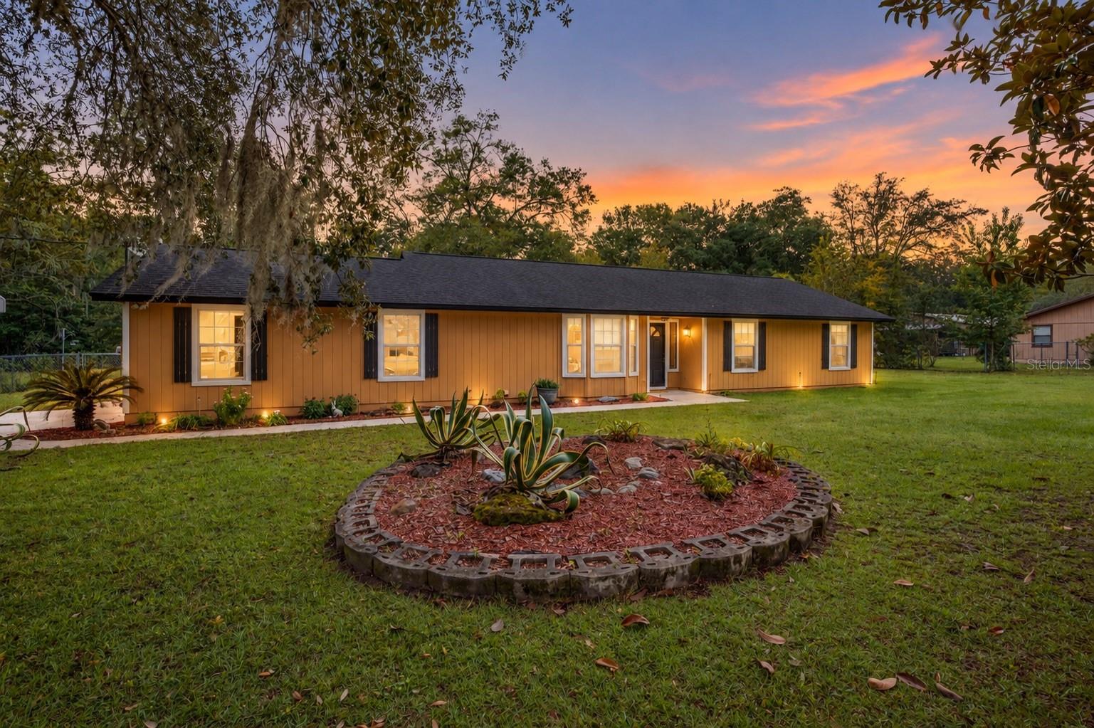 2843 Mistletoe Ct Property Photo 2