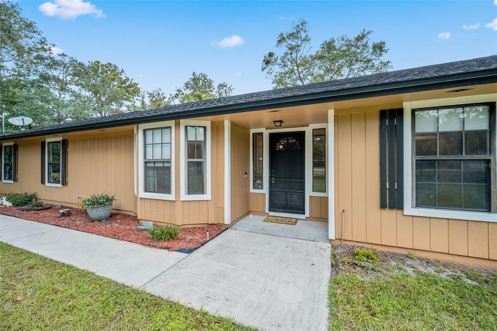 2843 Mistletoe Ct Property Photo 4