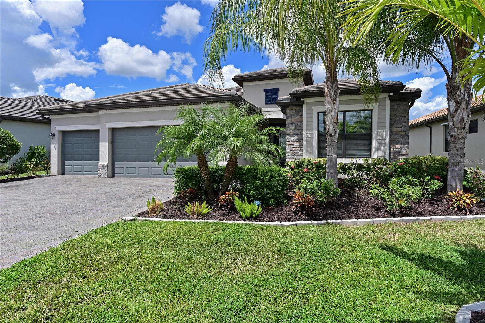 11525 AUTUMN LEAF WAY Property Photo 1