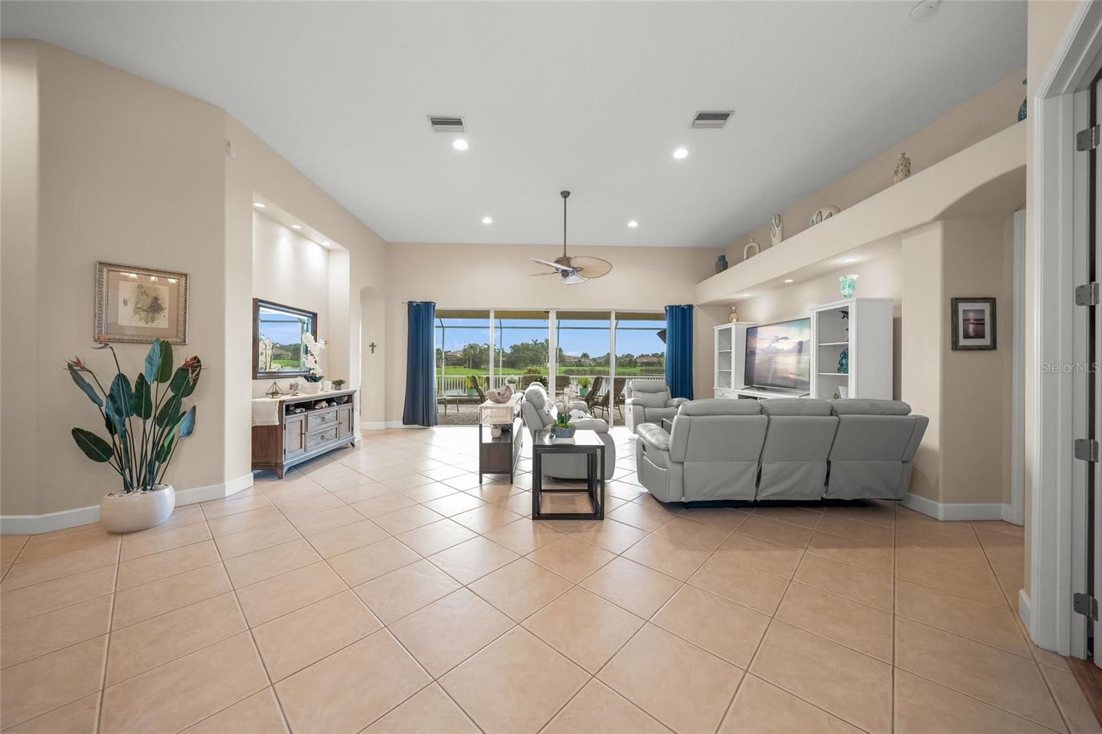 2889 Grazeland Dr Property Photo 17