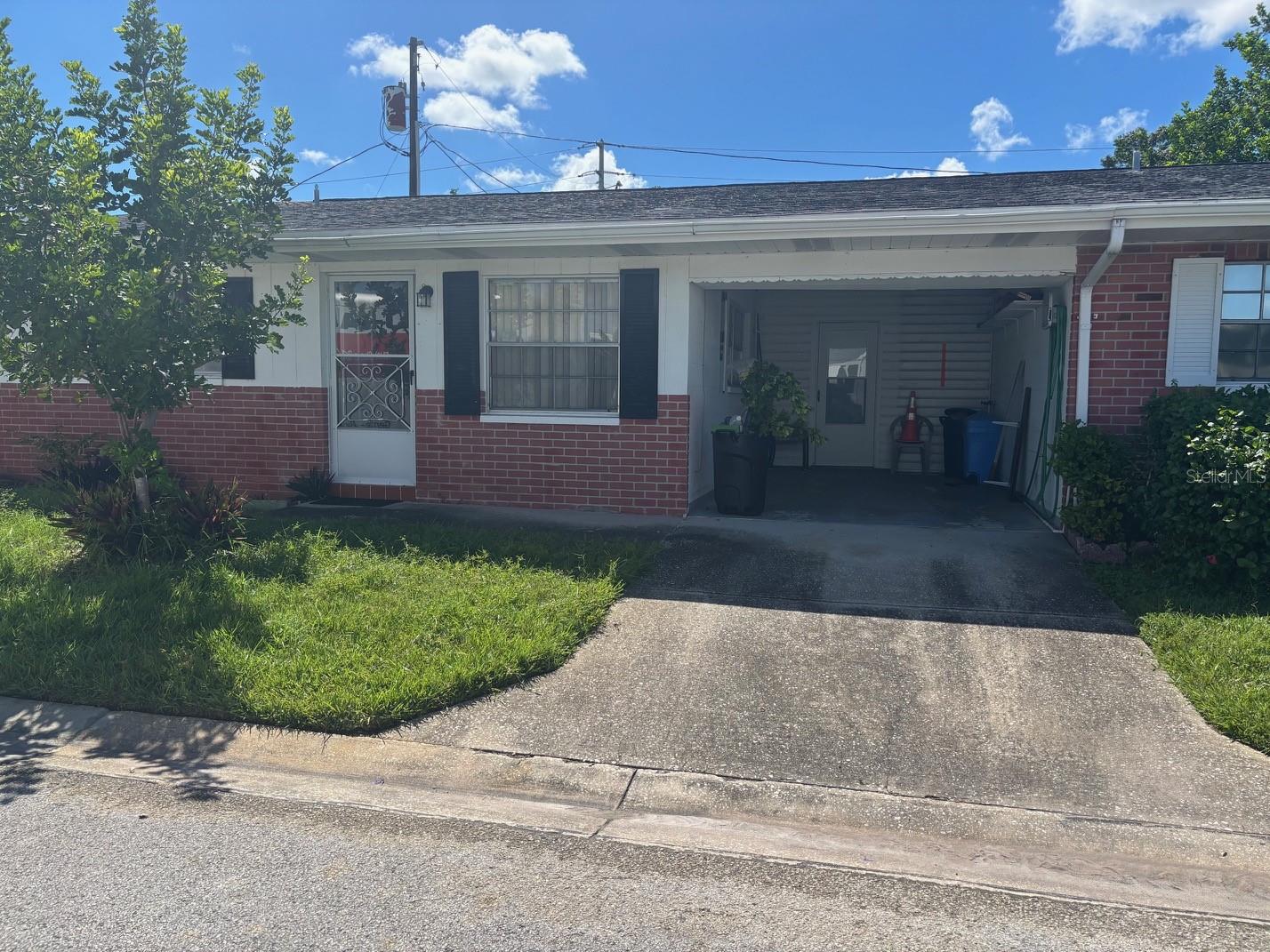 10100 Tulip St N Property Photo 1