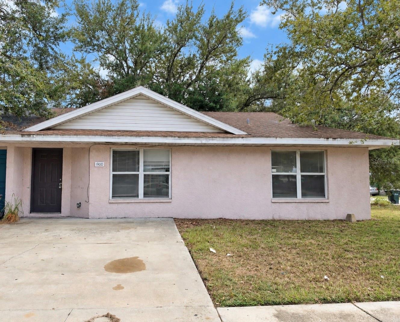 1900 N Lime Ave Property Photo 1