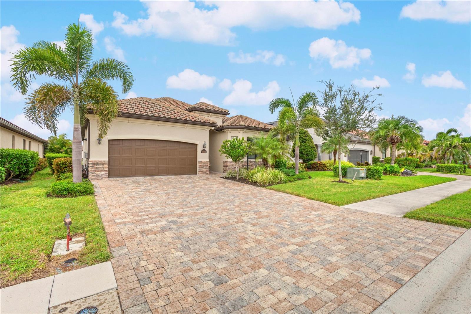 5634 Cheech Gln Property Photo 3