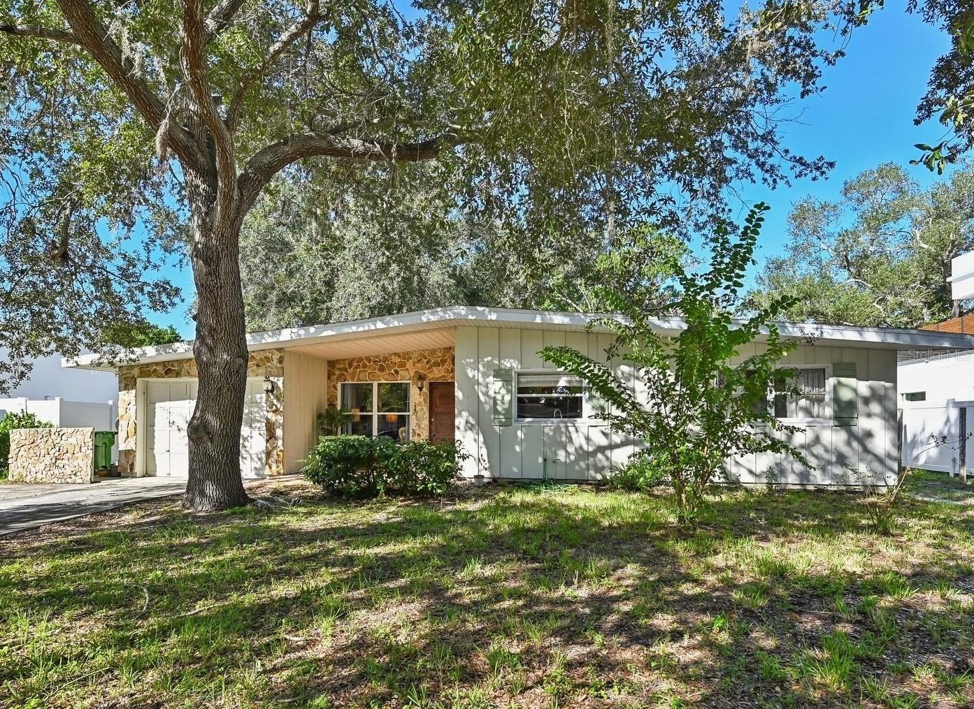 2110 EUCLID TER Property Photo 1