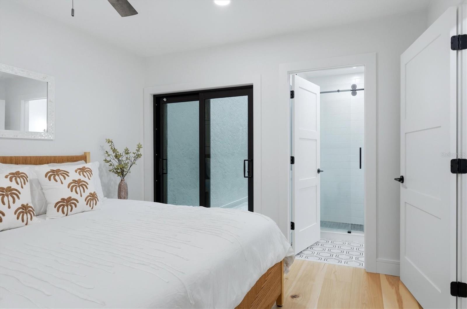 2141 Harbourside Dr #1203 Property Photo 23