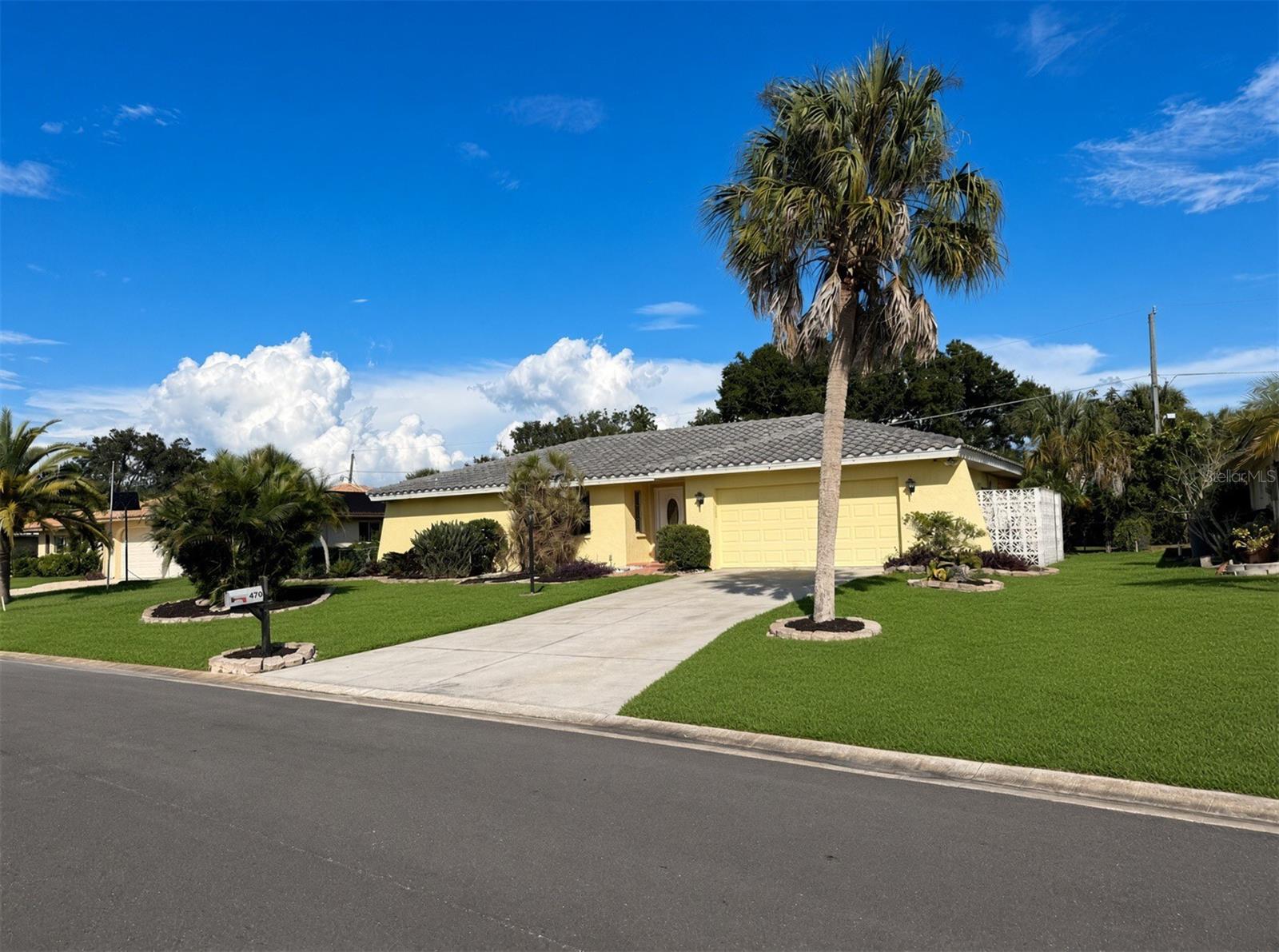 470 RUBENS DR E Property Photo 1