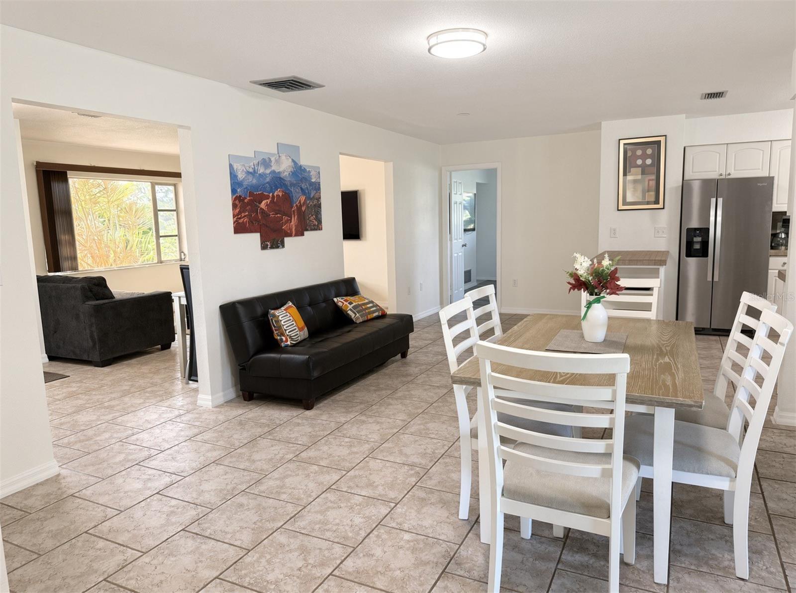 470 Rubens Dr E Property Photo 2