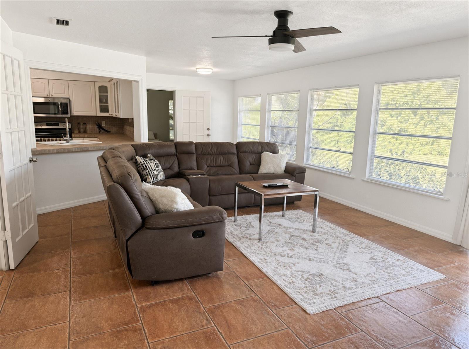 470 Rubens Dr E Property Photo 13